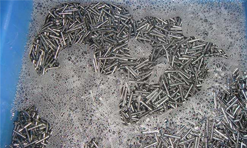 針對(duì)油污清洗不干凈的常見問題，金屬除油劑為您支招！